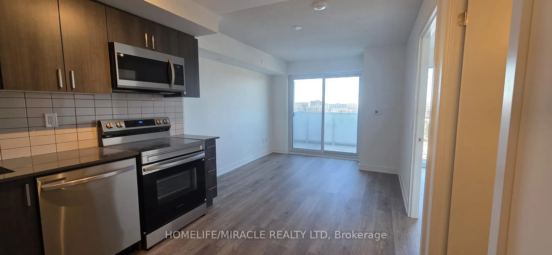 Photo 3 of Unit 1101, 1010 Sandy Beach Road, Pickering, Bay Ridges — HOMEH