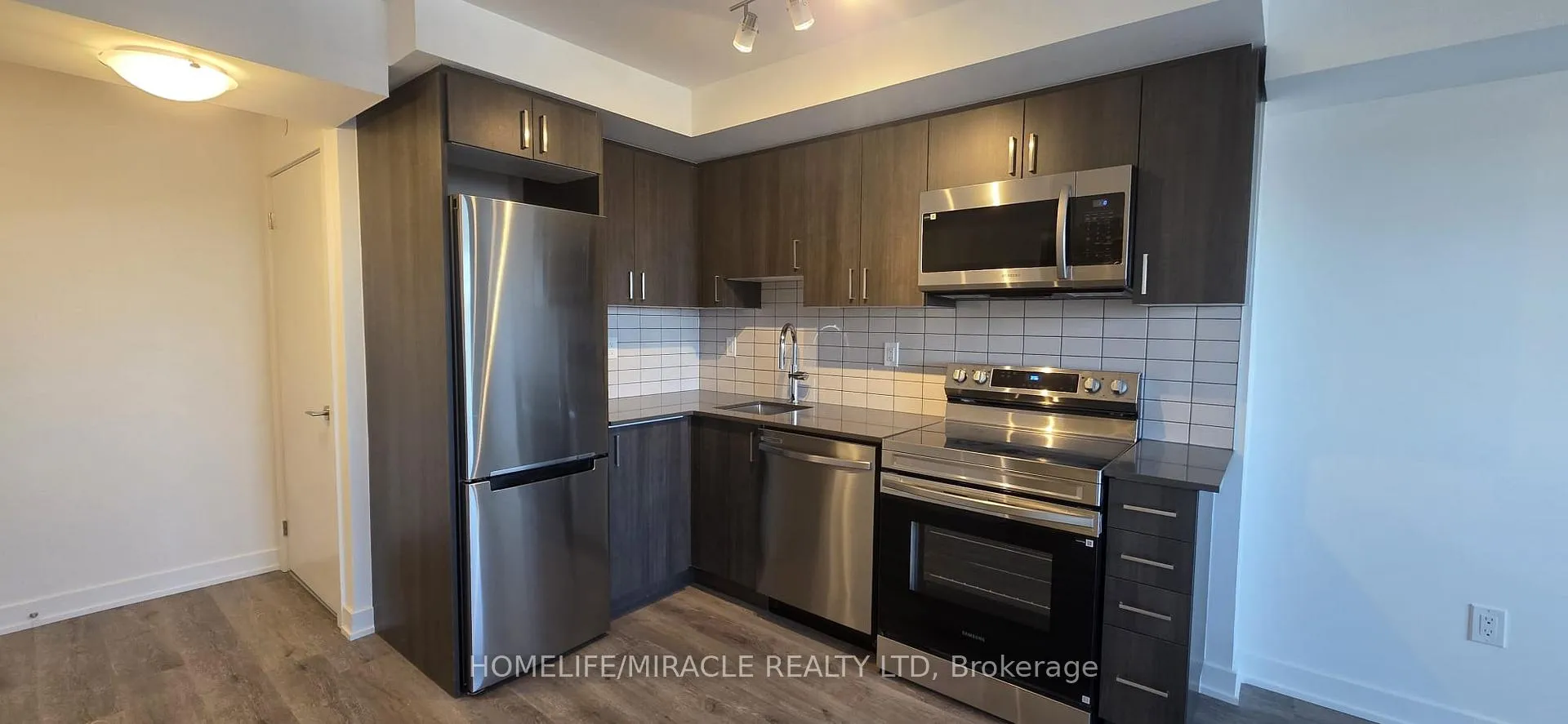 Photo 4 of Unit 1101, 1010 Sandy Beach Road, Pickering, Bay Ridges — HOMEH
