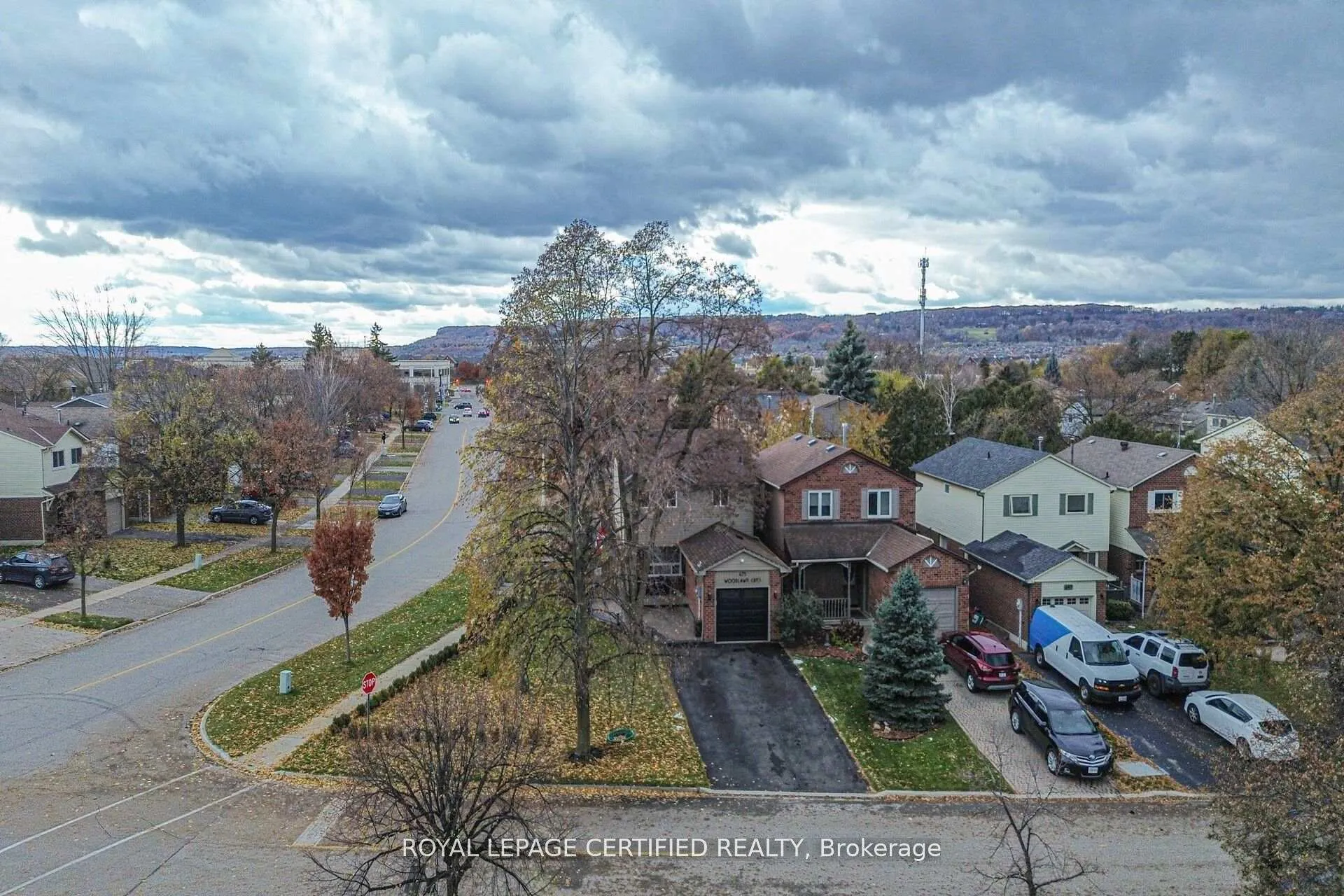 Photo 2 of 475 Woodlawn Crescent, Milton, Bronte Meadows — HOMEH