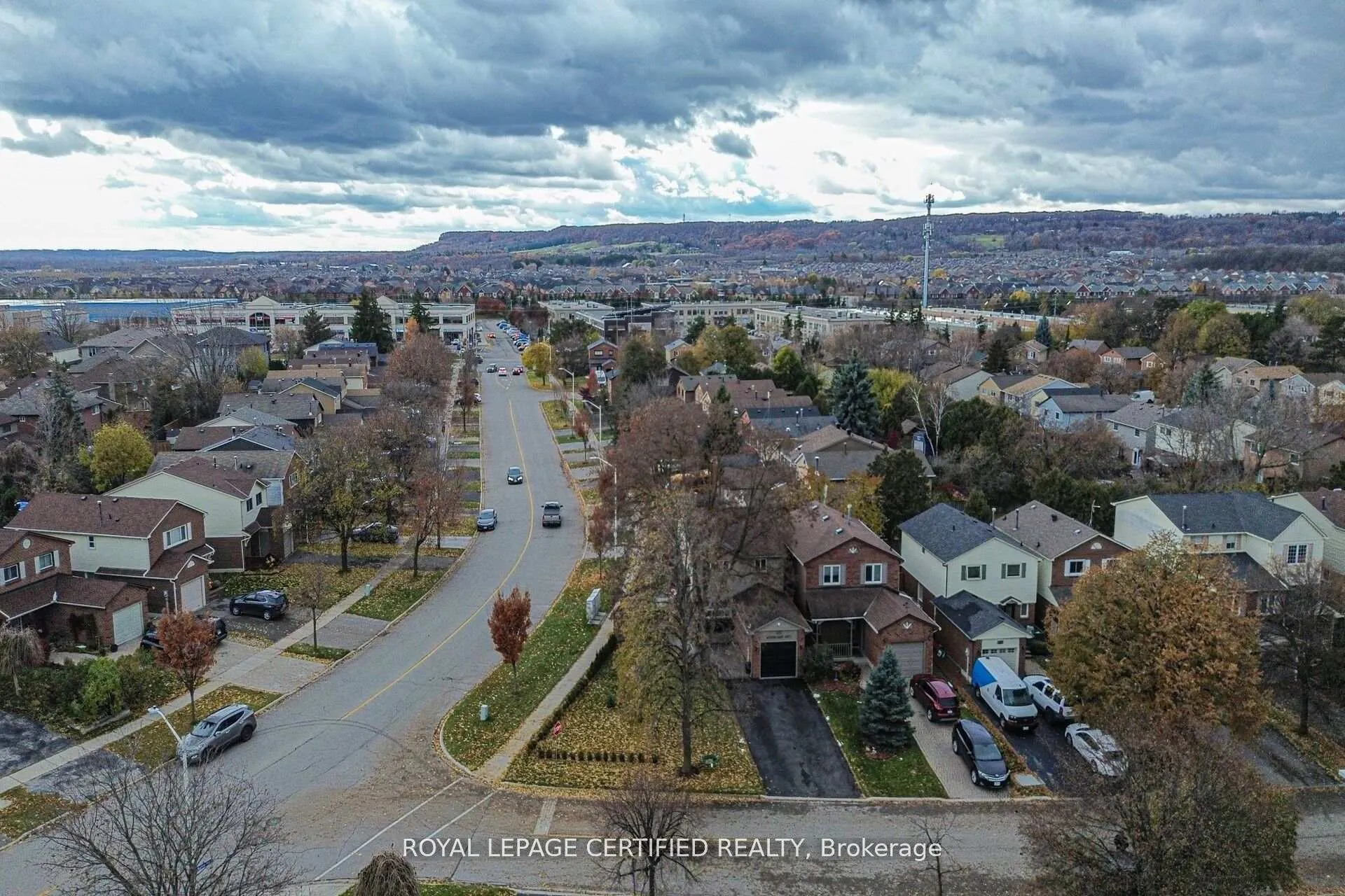 Photo 3 of 475 Woodlawn Crescent, Milton, Bronte Meadows — HOMEH