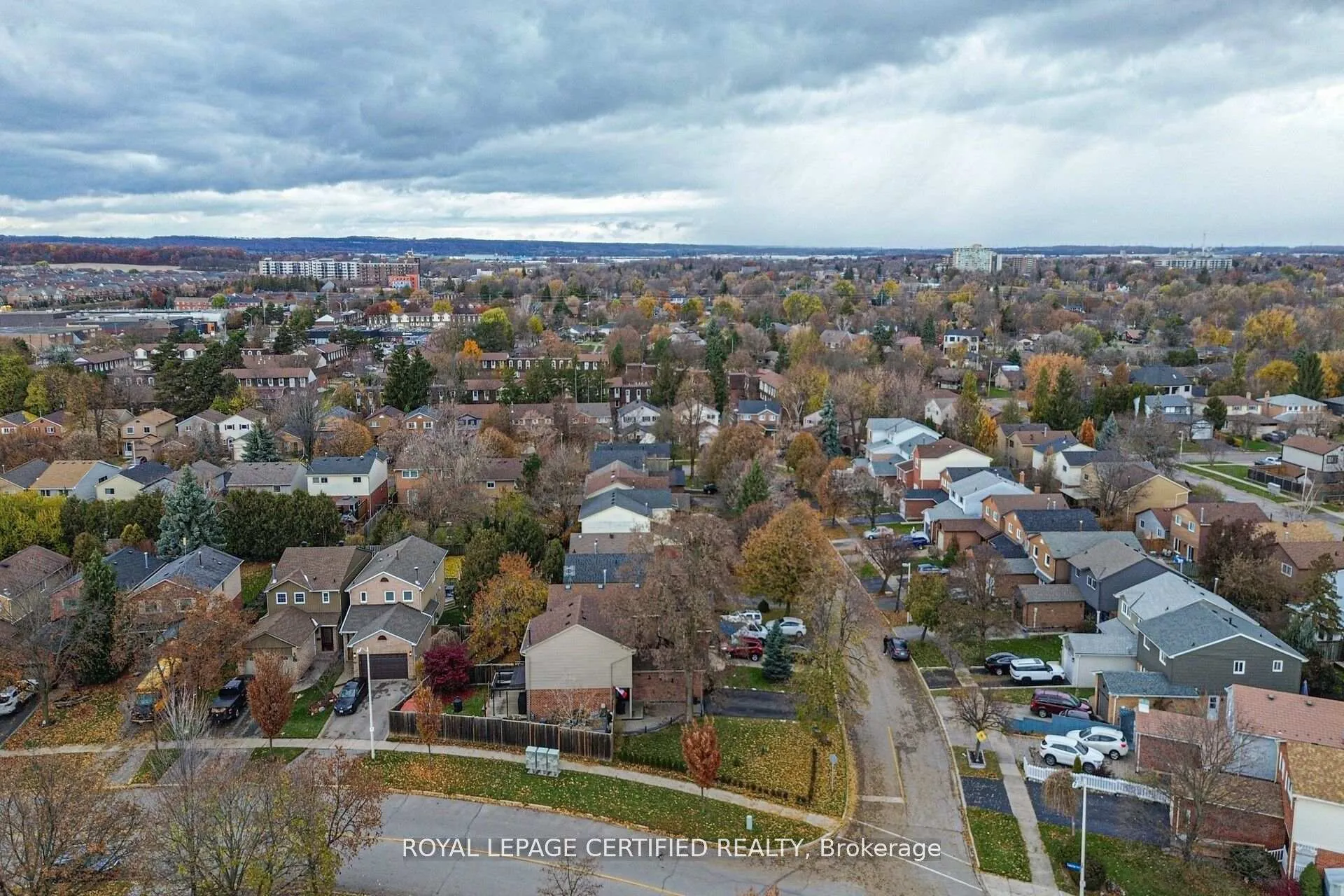 Photo 5 of 475 Woodlawn Crescent, Milton, Bronte Meadows — HOMEH