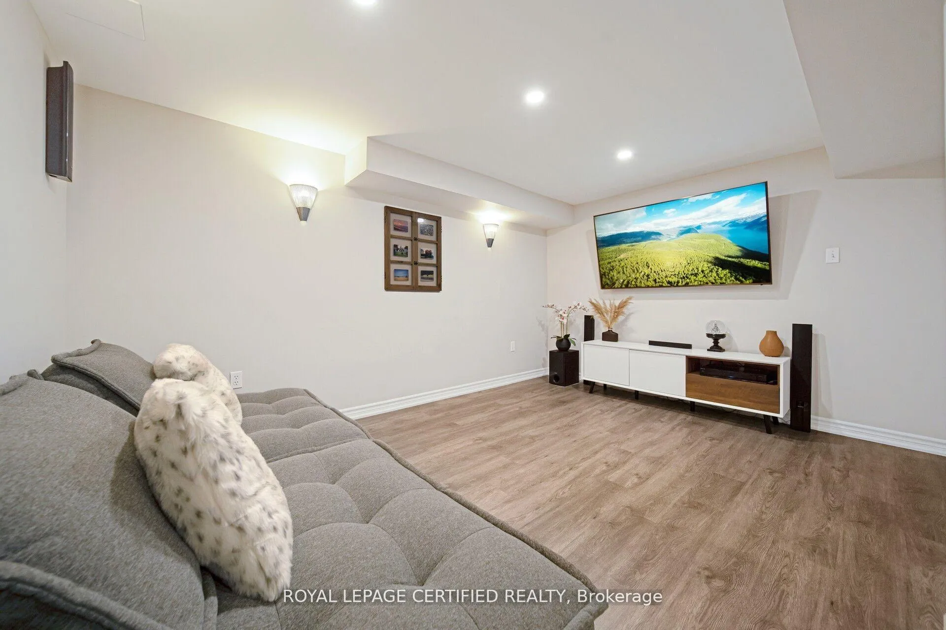 Photo 36 of 475 Woodlawn Crescent, Milton, Bronte Meadows — HOMEH