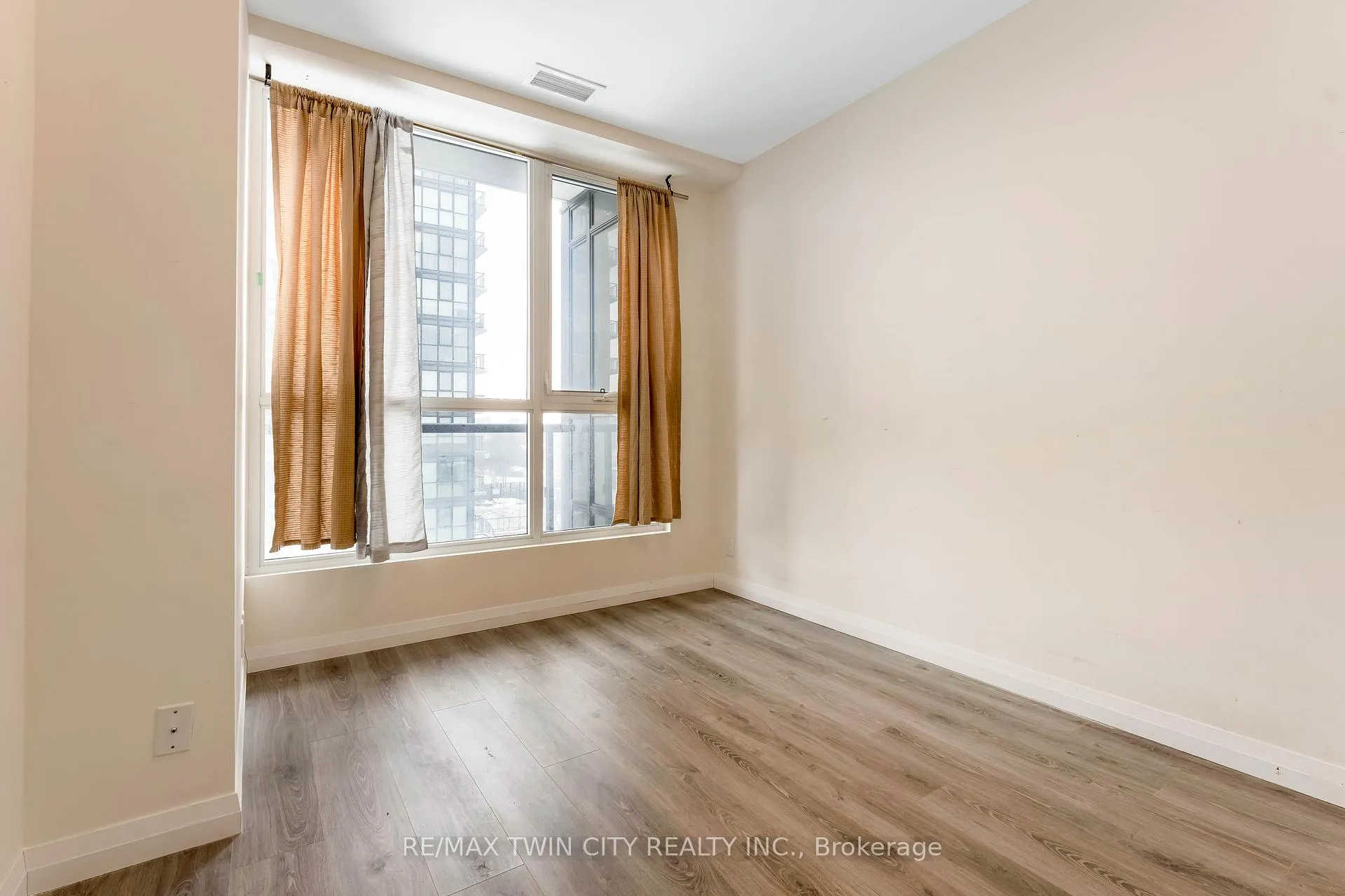 Photo 16 of Unit 706, 104 Garment Street, Kitchener, City Commercial Core — HOMEH