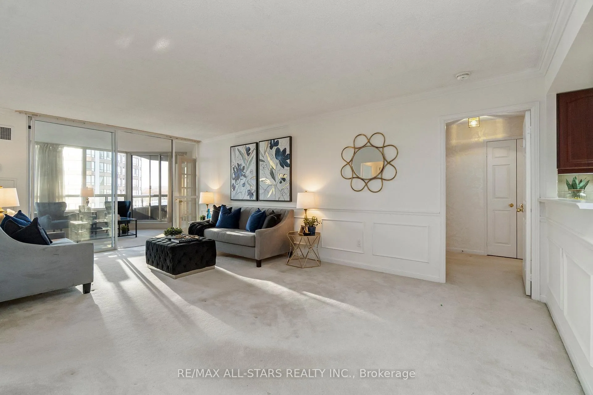Photo 3 of Unit 701, 610 Bullock Drive, Markham, Markville — HOMEH