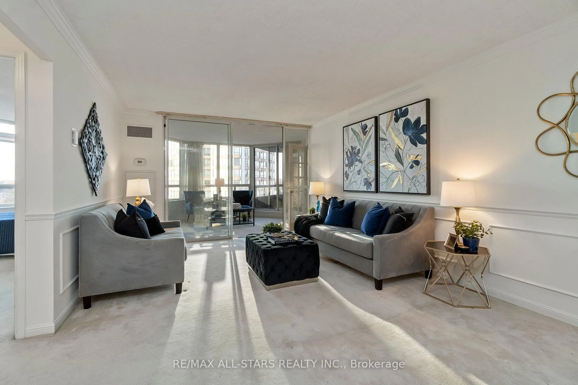 Photo 4 of Unit 701, 610 Bullock Drive, Markham, Markville — HOMEH
