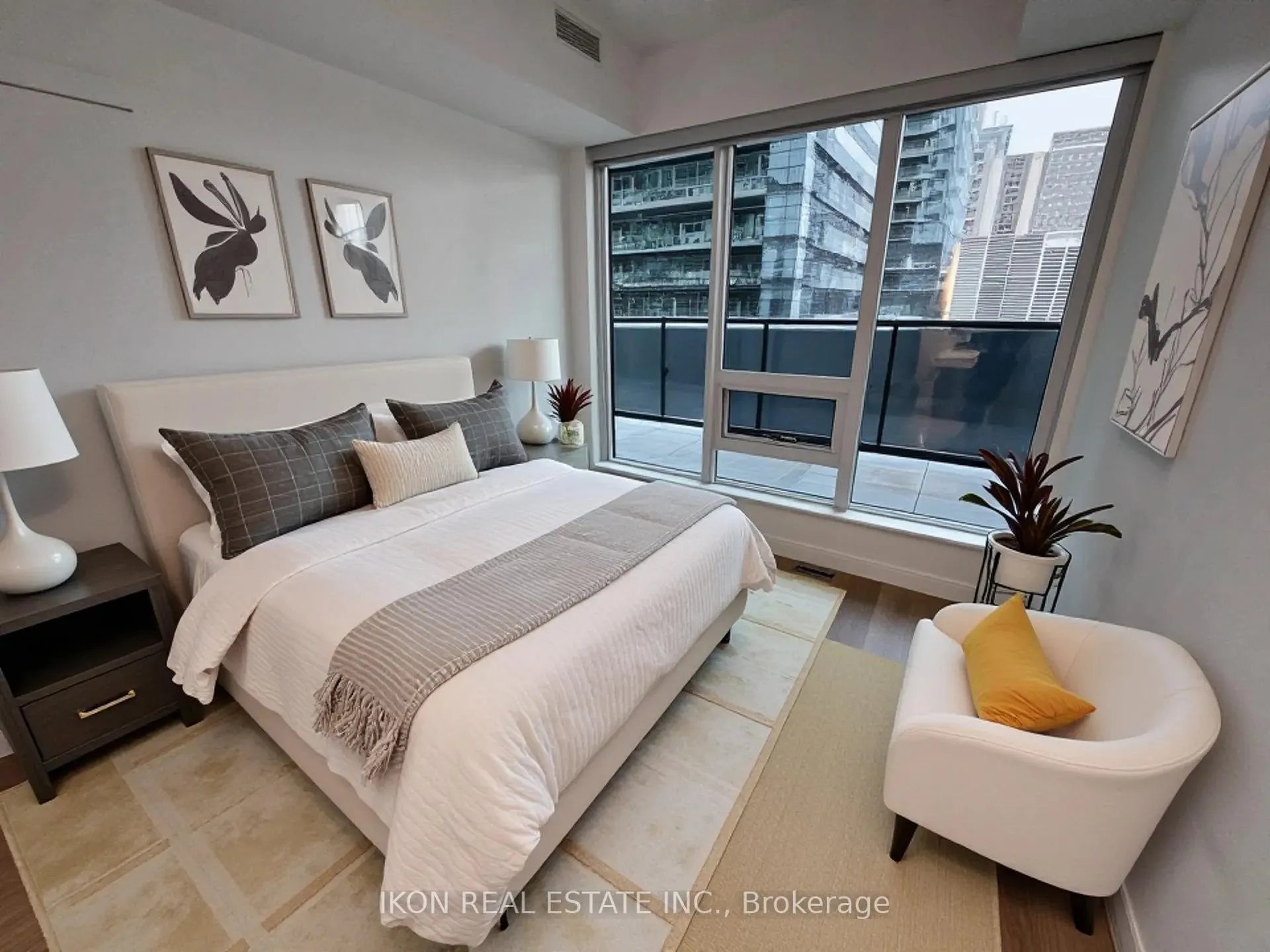 Photo 1 of Unit 702, 117 Broadway Avenue, Toronto, Mount Pleasant West — HOMEH
