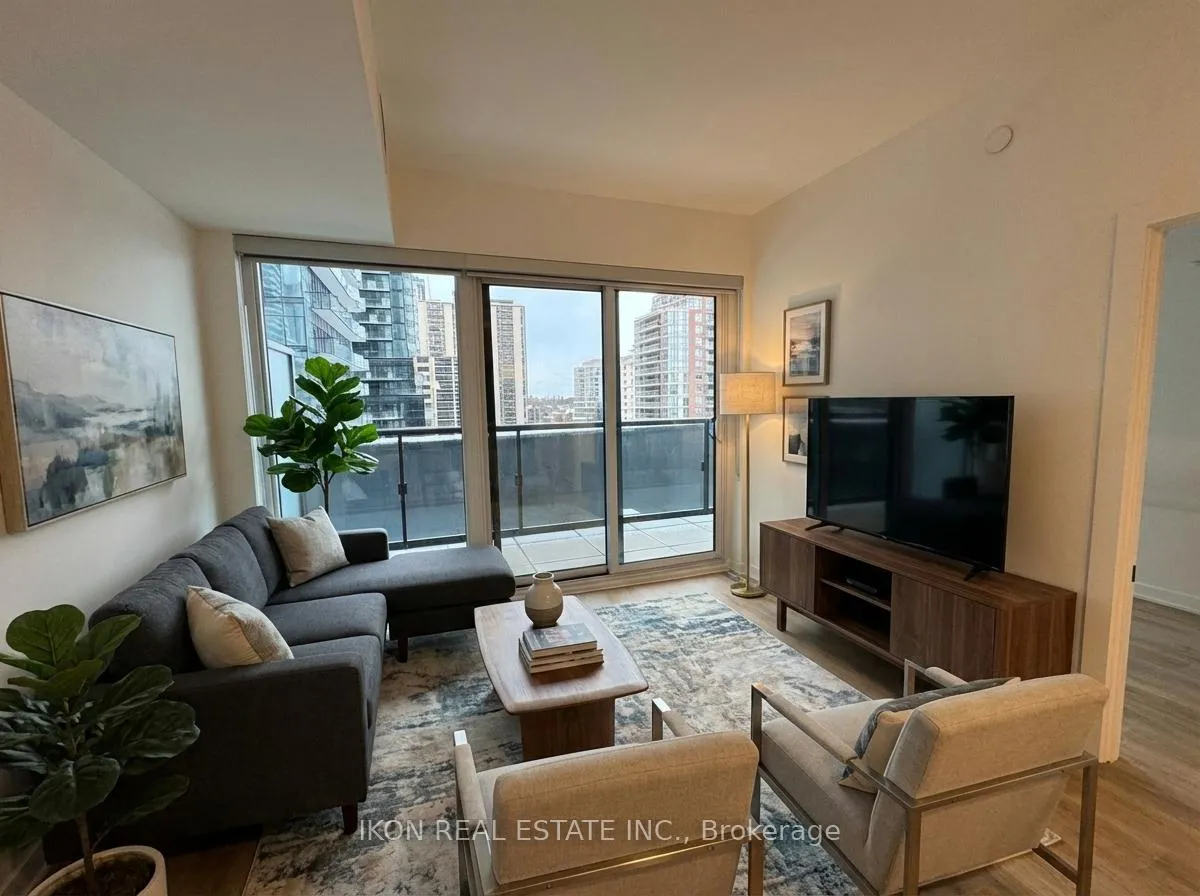 Photo 4 of Unit 702, 117 Broadway Avenue, Toronto, Mount Pleasant West — HOMEH