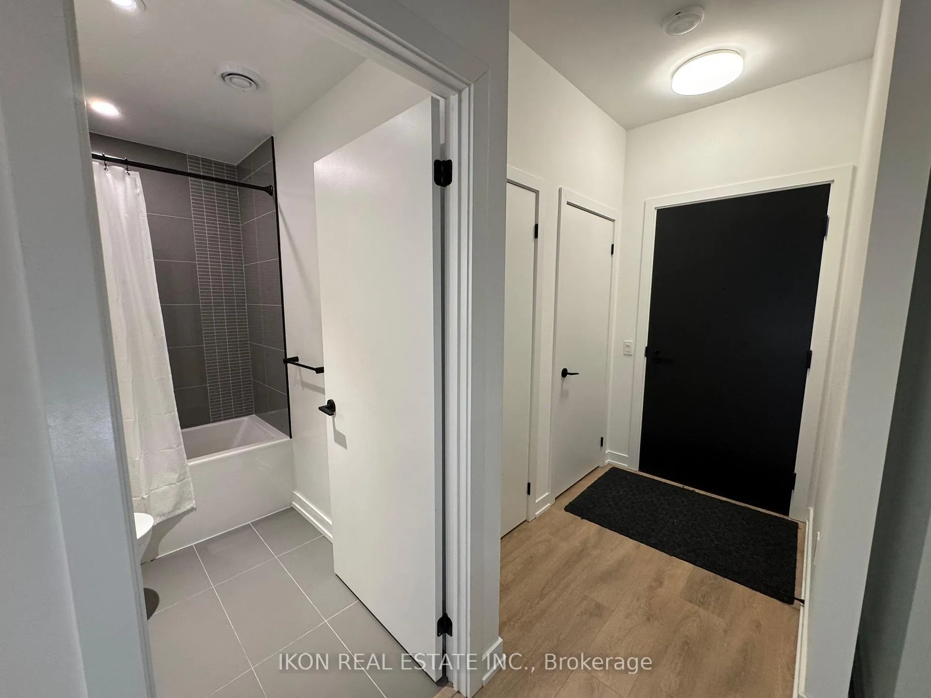 Photo 9 of Unit 702, 117 Broadway Avenue, Toronto, Mount Pleasant West — HOMEH