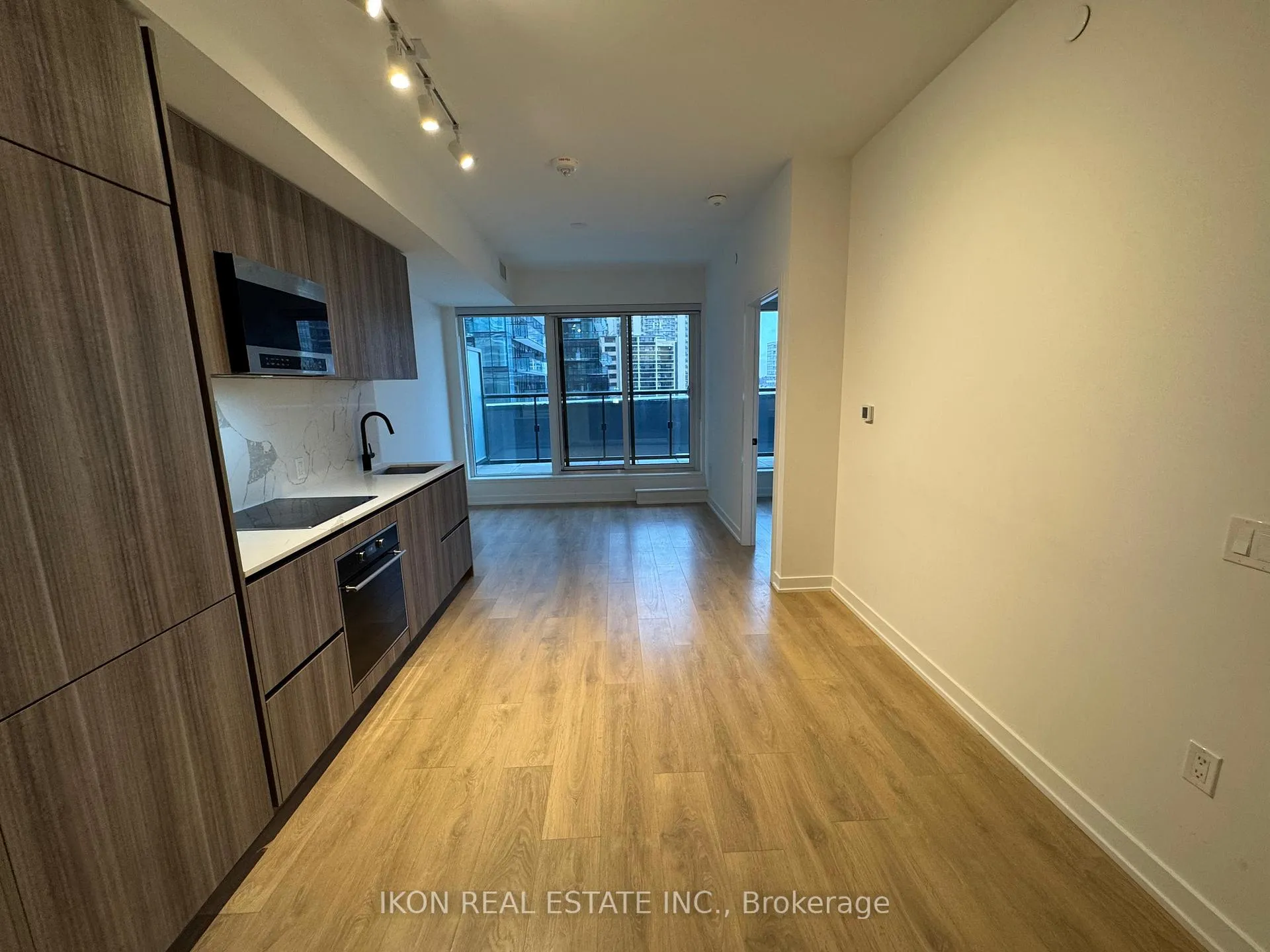 Photo 11 of Unit 702, 117 Broadway Avenue, Toronto, Mount Pleasant West — HOMEH