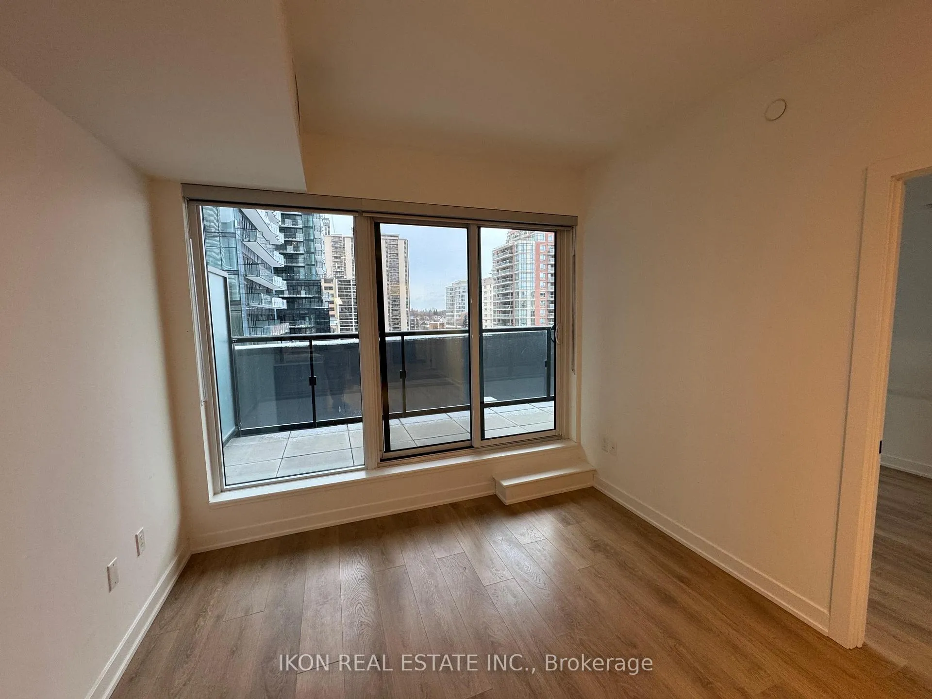 Photo 12 of Unit 702, 117 Broadway Avenue, Toronto, Mount Pleasant West — HOMEH
