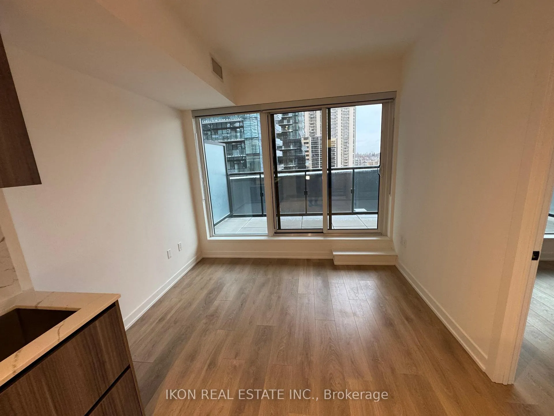 Photo 13 of Unit 702, 117 Broadway Avenue, Toronto, Mount Pleasant West — HOMEH