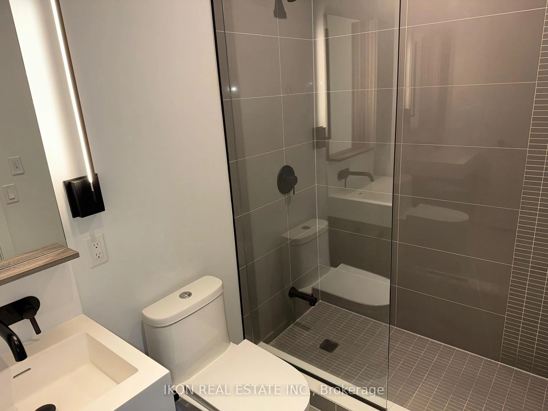 Photo 14 of Unit 702, 117 Broadway Avenue, Toronto, Mount Pleasant West — HOMEH