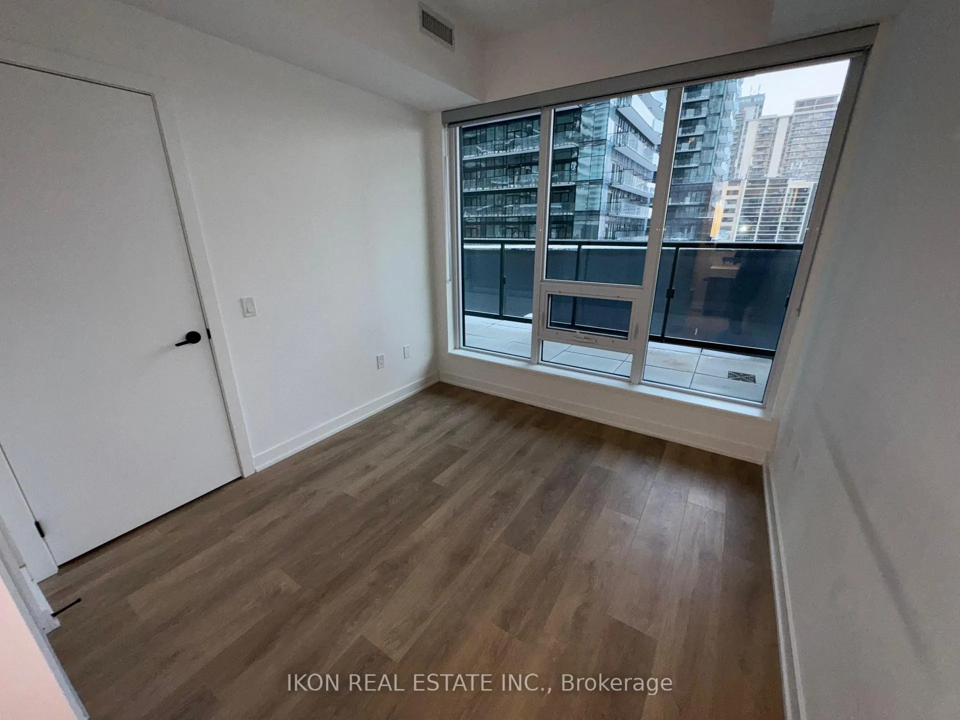 Photo 16 of Unit 702, 117 Broadway Avenue, Toronto, Mount Pleasant West — HOMEH