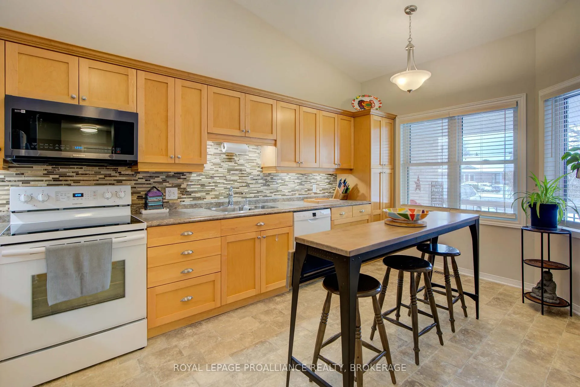 Photo 7 of 406 Waterloo Drive, Kingston, East Gardiners Rd — HOMEH