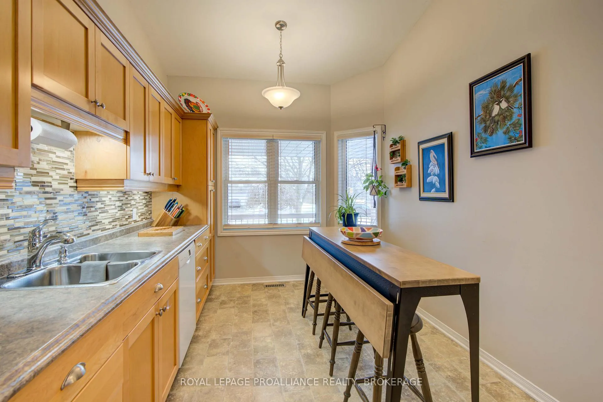 Photo 8 of 406 Waterloo Drive, Kingston, East Gardiners Rd — HOMEH