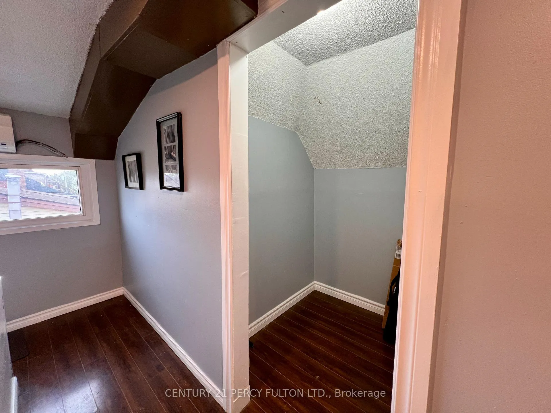 Photo 3 of 108 Cumberland Avenue, Hamilton, St. Clair — HOMEH