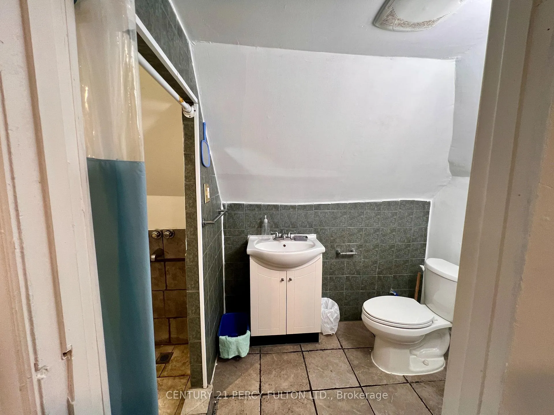Photo 5 of 108 Cumberland Avenue, Hamilton, St. Clair — HOMEH