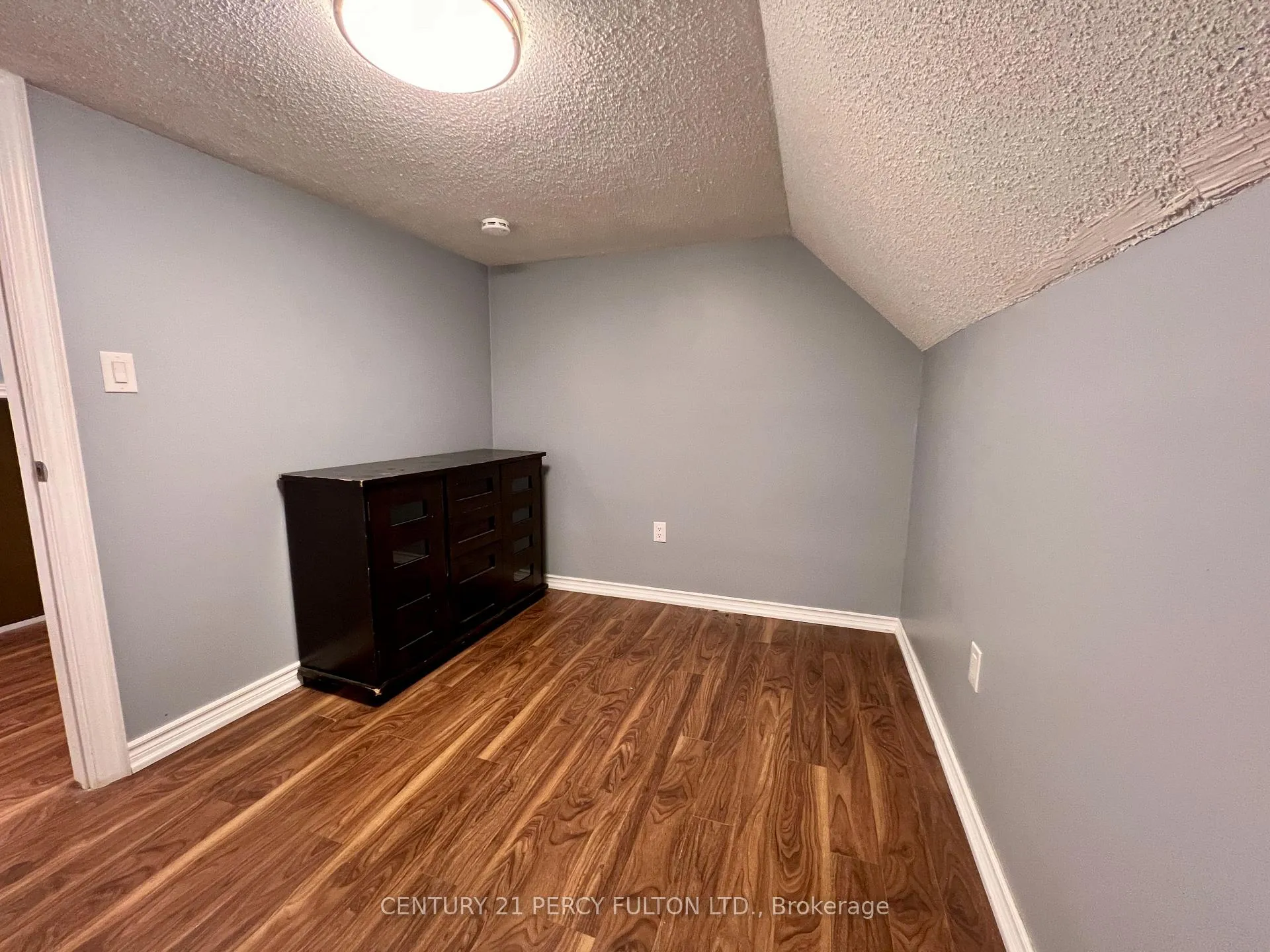 Photo 8 of 108 Cumberland Avenue, Hamilton, St. Clair — HOMEH