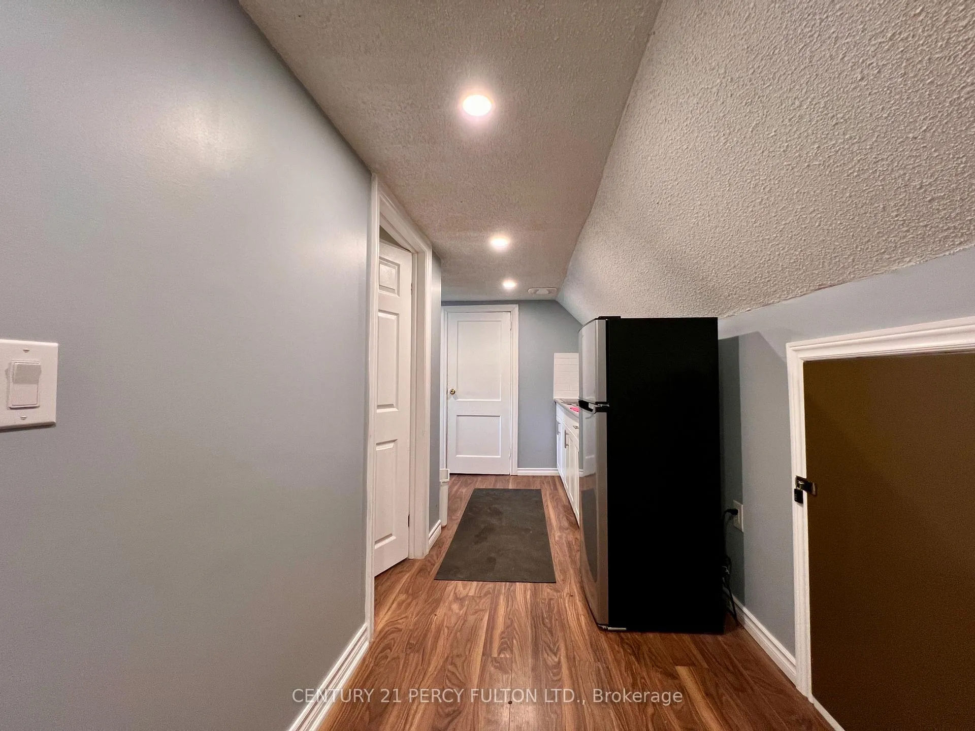 Photo 9 of 108 Cumberland Avenue, Hamilton, St. Clair — HOMEH