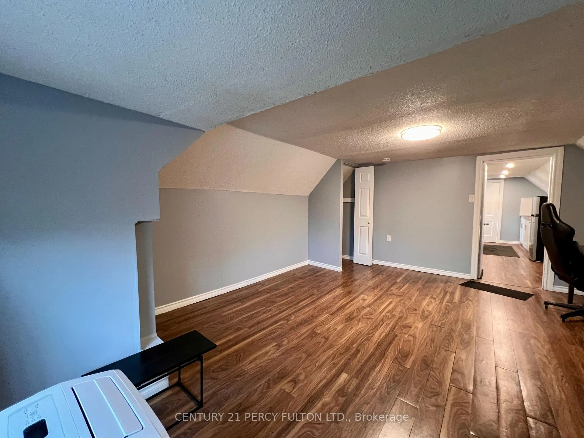 Photo 11 of 108 Cumberland Avenue, Hamilton, St. Clair — HOMEH