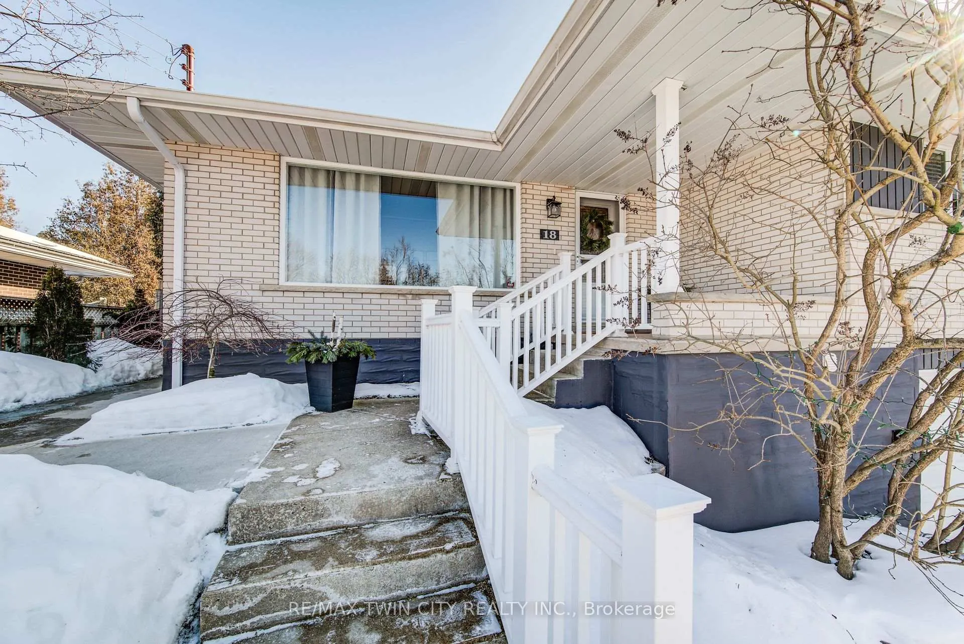 Photo 2 of 18 Duncairn Avenue, Kitchener — HOMEH