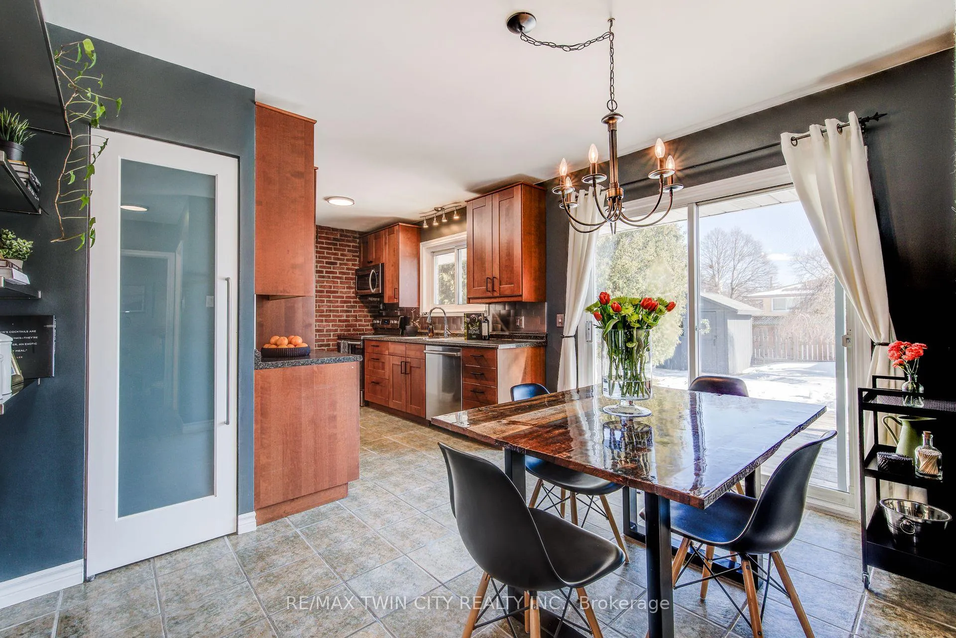 Photo 10 of 18 Duncairn Avenue, Kitchener — HOMEH