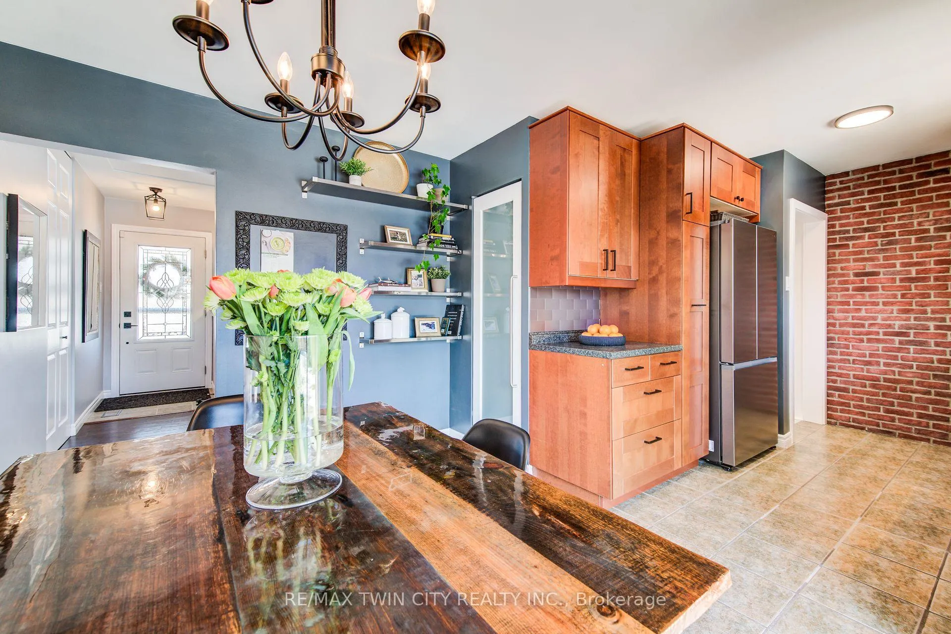 Photo 12 of 18 Duncairn Avenue, Kitchener — HOMEH