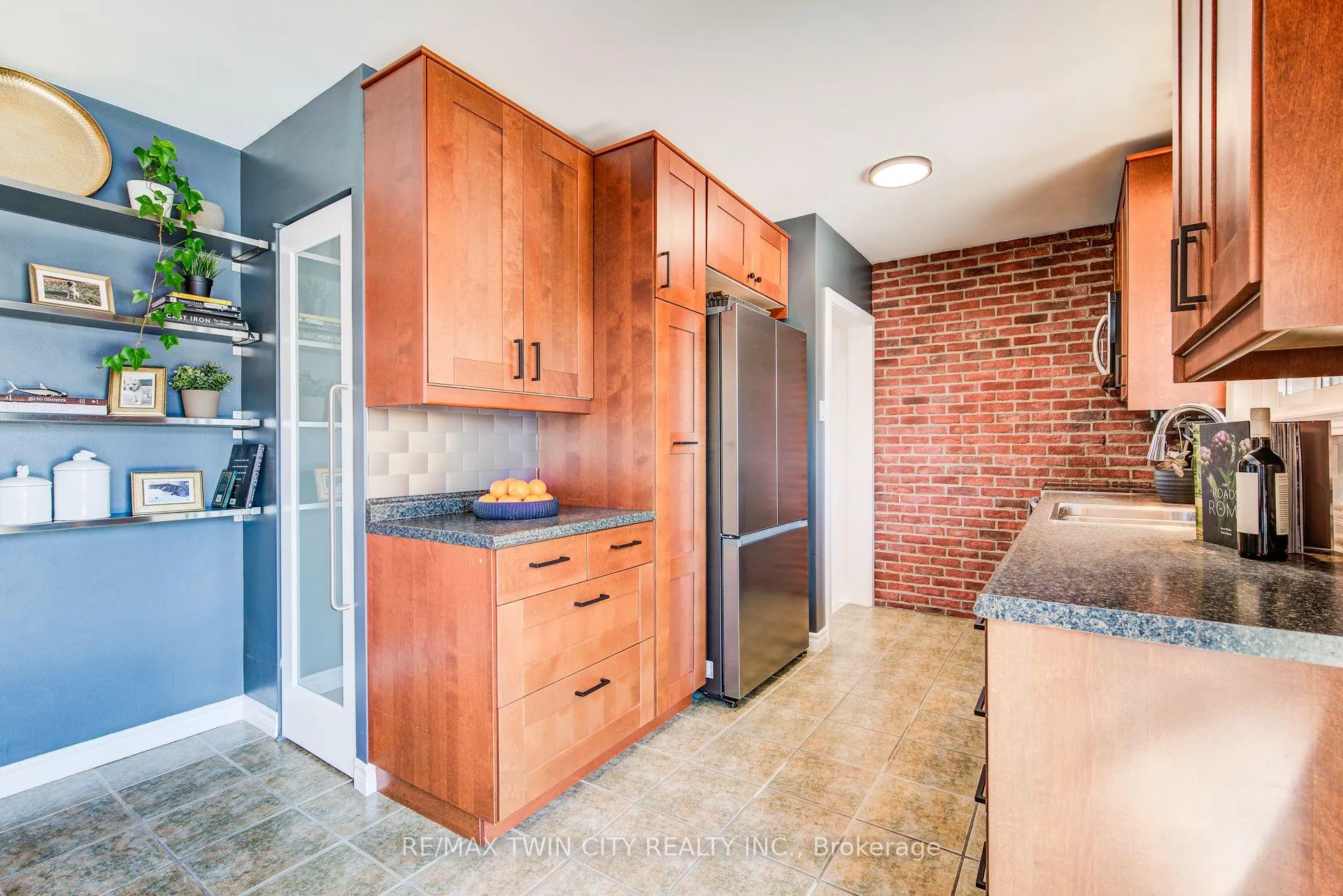 Photo 14 of 18 Duncairn Avenue, Kitchener — HOMEH