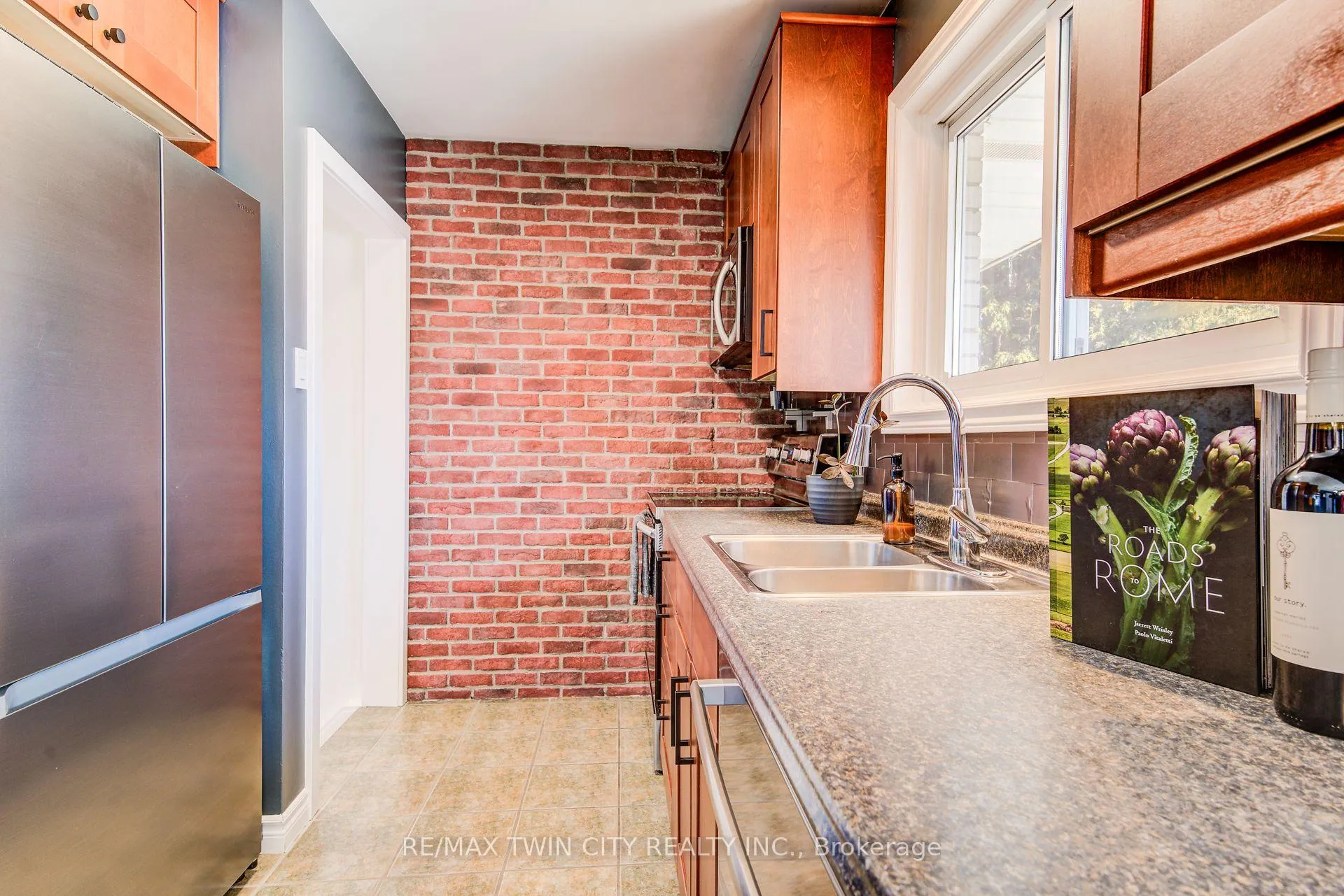 Photo 15 of 18 Duncairn Avenue, Kitchener — HOMEH