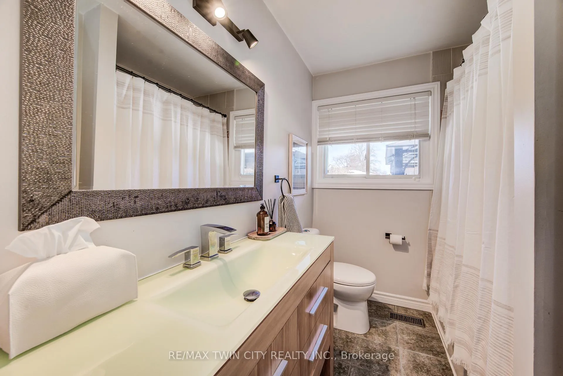 Photo 24 of 18 Duncairn Avenue, Kitchener — HOMEH