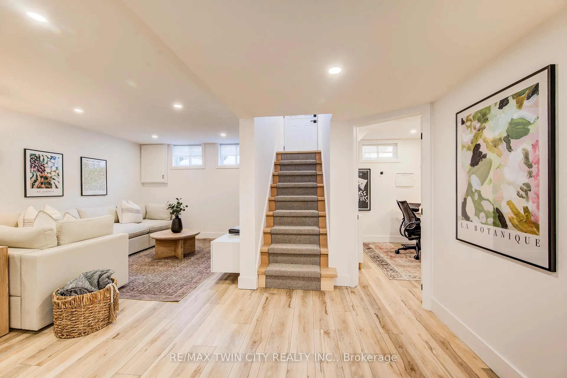 Photo 25 of 18 Duncairn Avenue, Kitchener — HOMEH