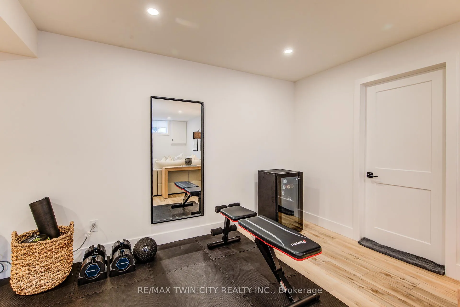 Photo 30 of 18 Duncairn Avenue, Kitchener — HOMEH