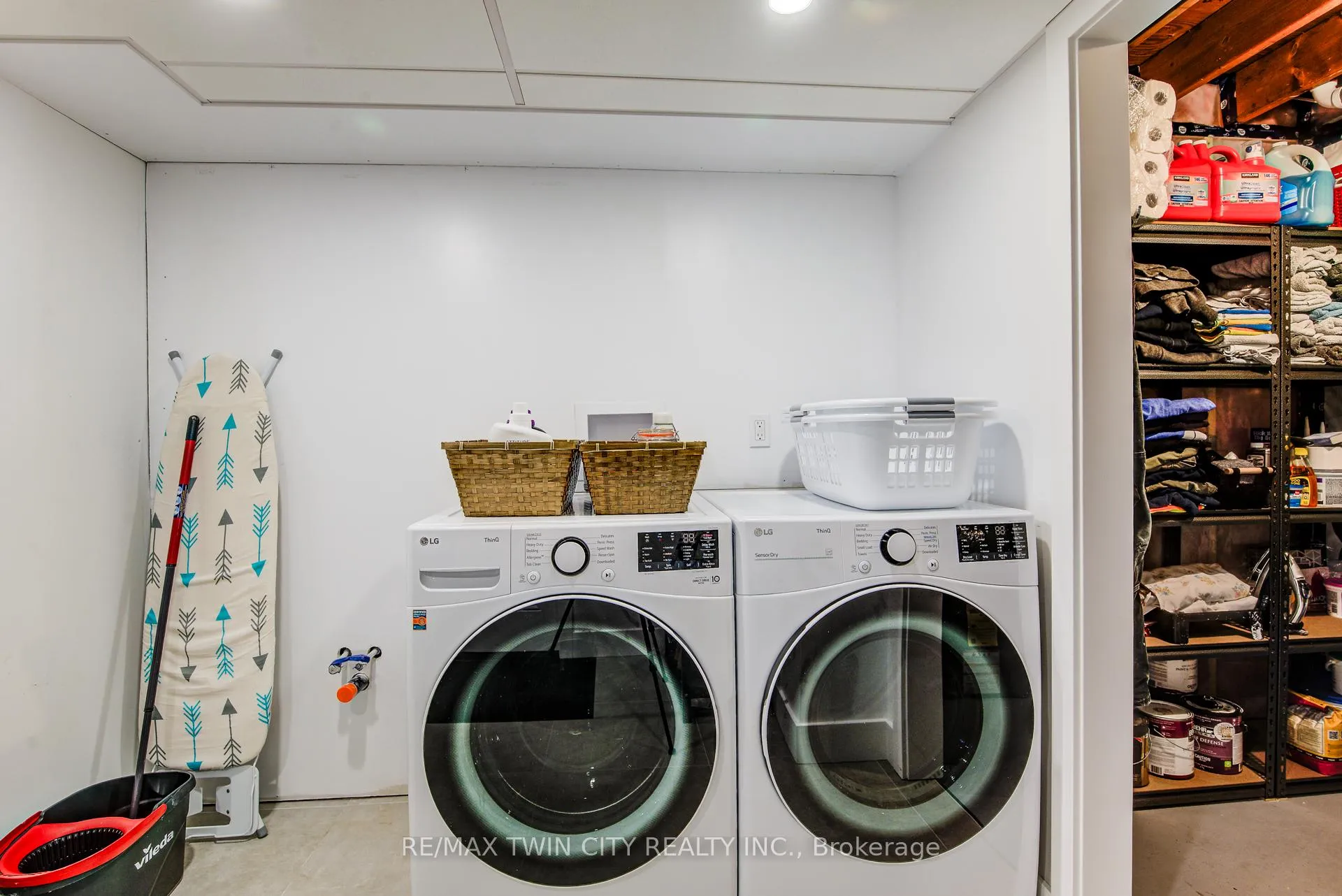 Photo 33 of 18 Duncairn Avenue, Kitchener — HOMEH