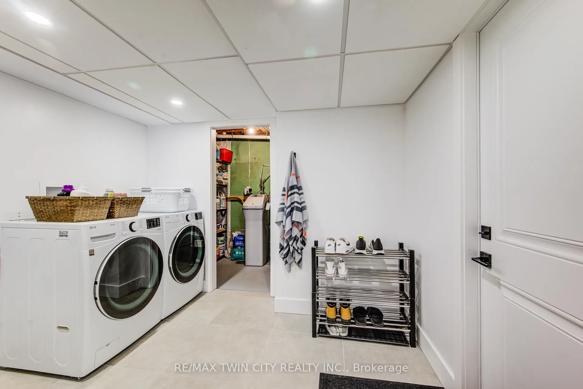 Photo 34 of 18 Duncairn Avenue, Kitchener — HOMEH