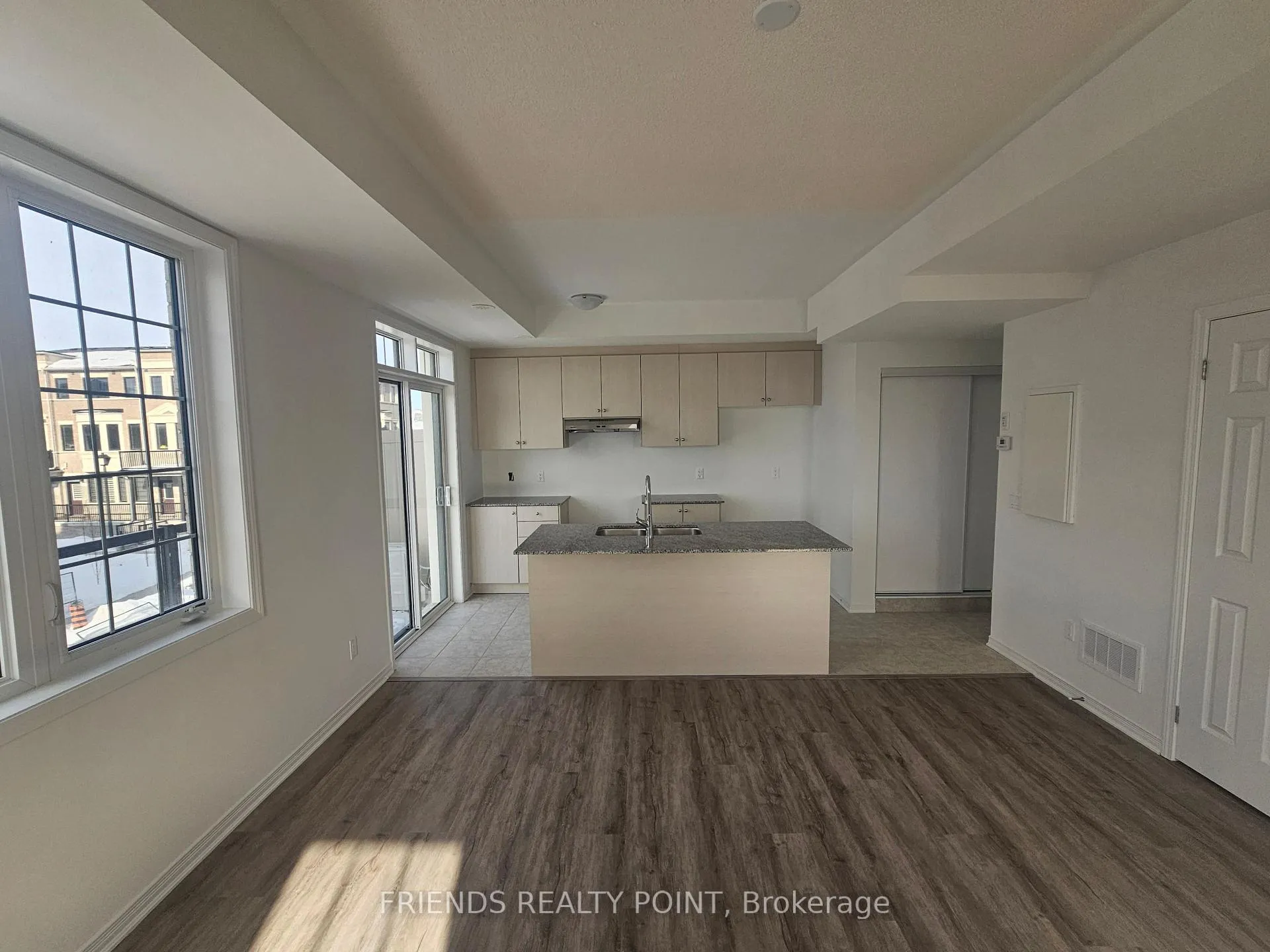 Photo 4 of Unit 1, 4320 Ebenezer Road, Brampton, Bram East — HOMEH