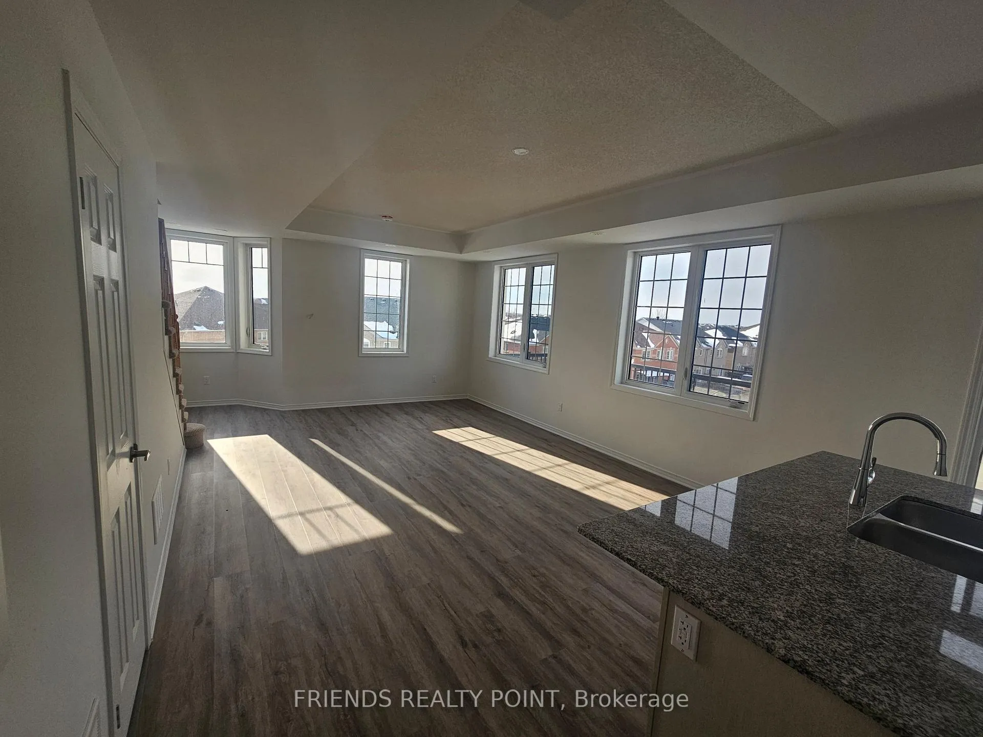 Photo 6 of Unit 1, 4320 Ebenezer Road, Brampton, Bram East — HOMEH