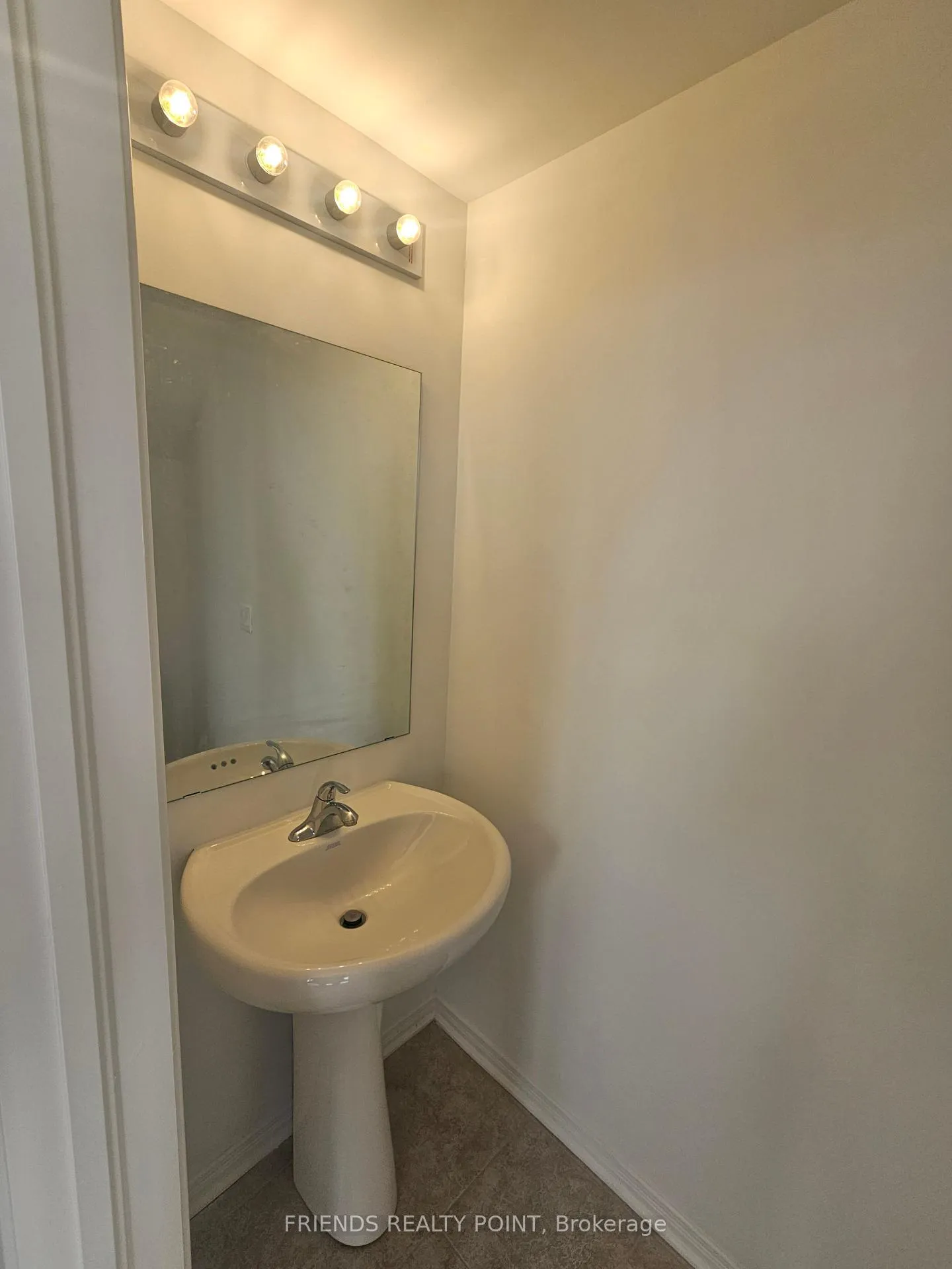 Photo 8 of Unit 1, 4320 Ebenezer Road, Brampton, Bram East — HOMEH