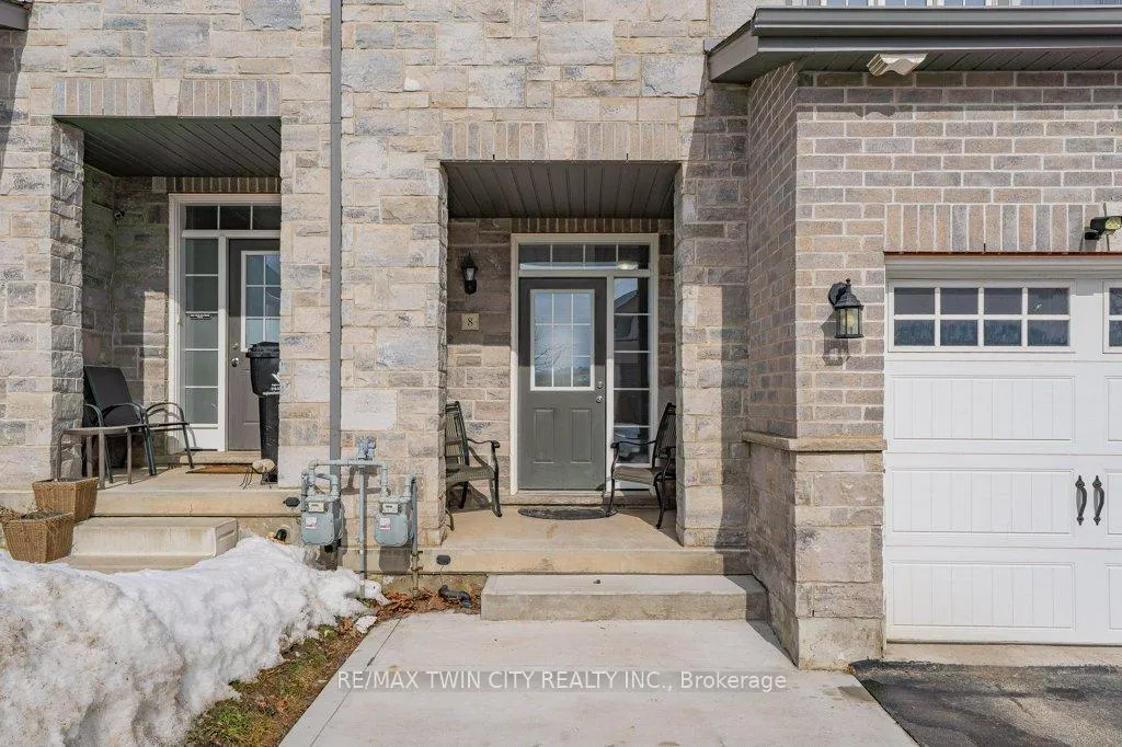 Photo 5 of 8 Renfrew Street, Kitchener — HOMEH