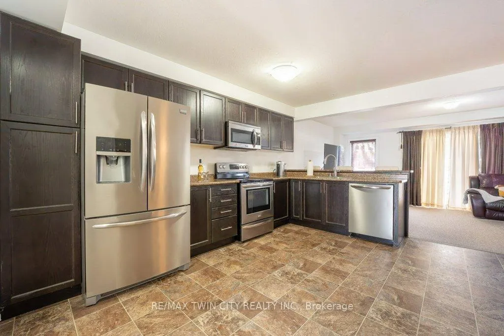 Photo 11 of 8 Renfrew Street, Kitchener — HOMEH