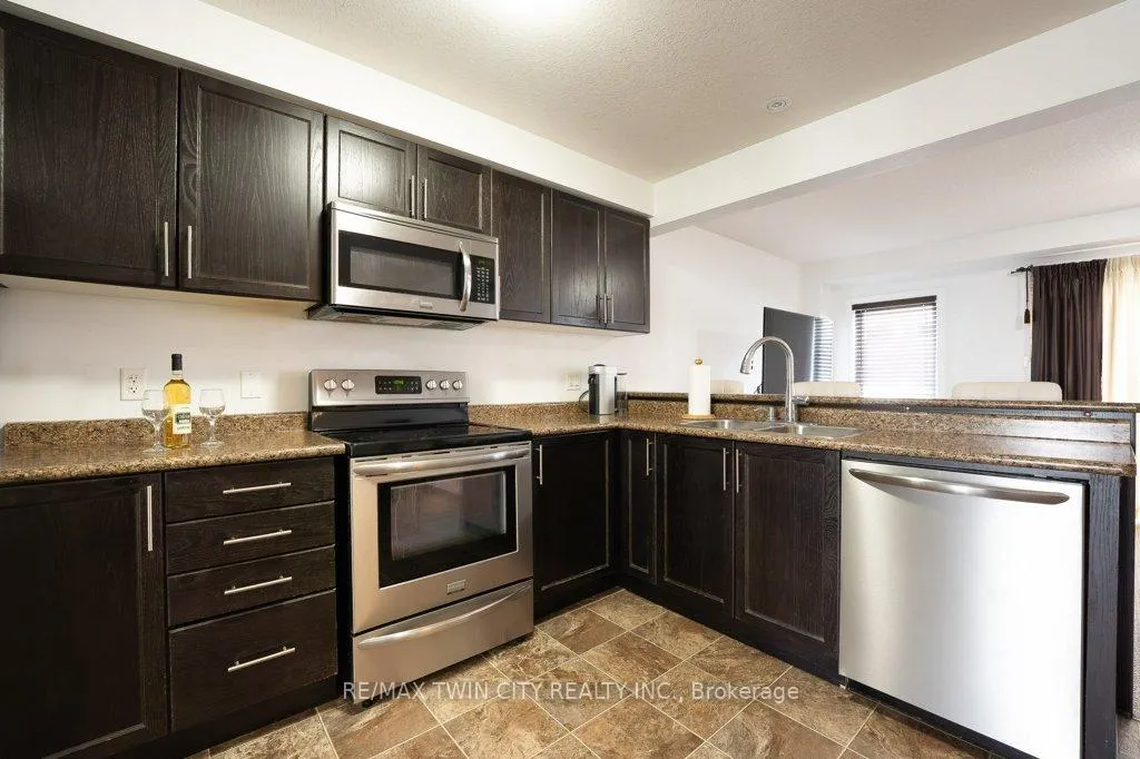 Photo 14 of 8 Renfrew Street, Kitchener — HOMEH