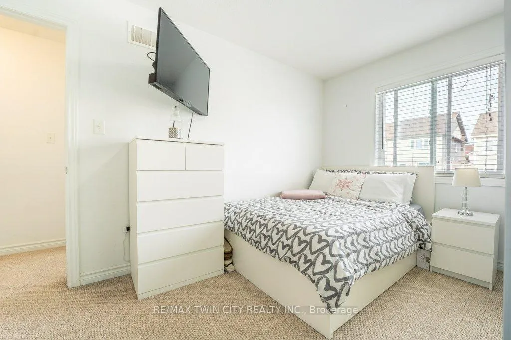 Photo 24 of 8 Renfrew Street, Kitchener — HOMEH