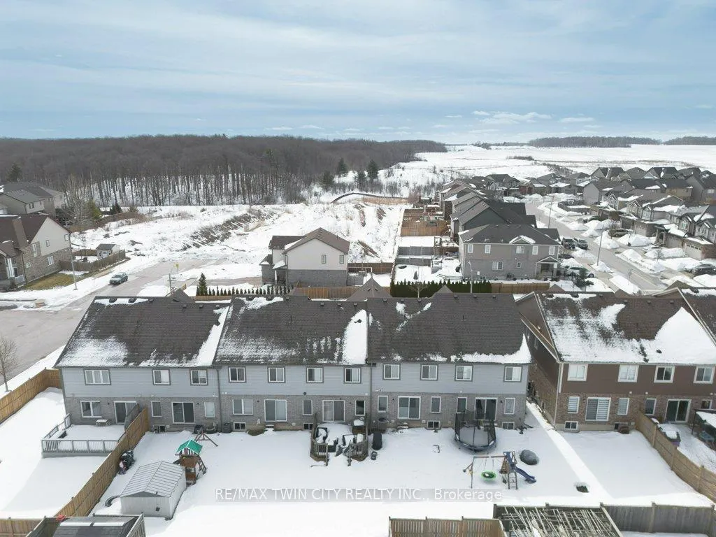 Photo 37 of 8 Renfrew Street, Kitchener — HOMEH