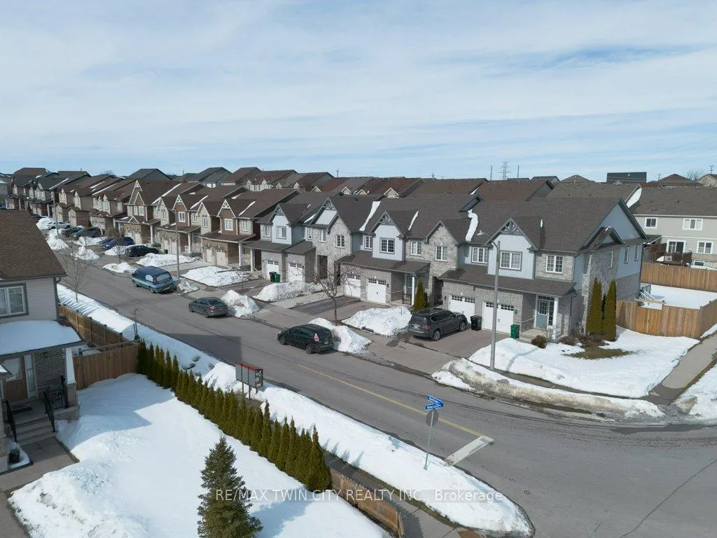 Photo 43 of 8 Renfrew Street, Kitchener — HOMEH