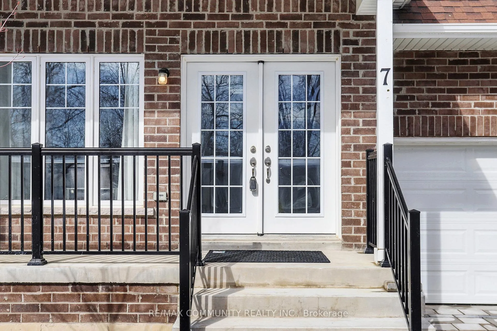 Photo 2 of Unit 7, 1741 Fairport Road, Pickering, Dunbarton — HOMEH