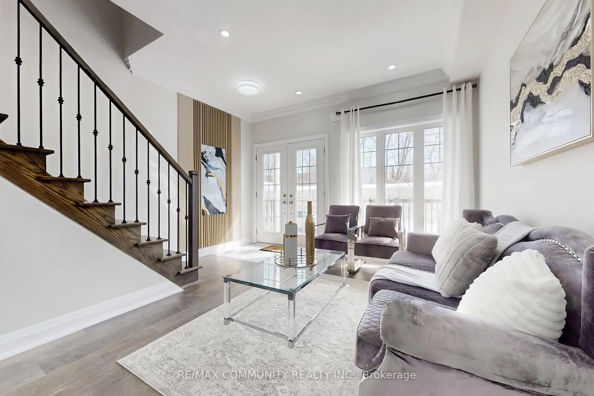 Photo 4 of Unit 7, 1741 Fairport Road, Pickering, Dunbarton — HOMEH