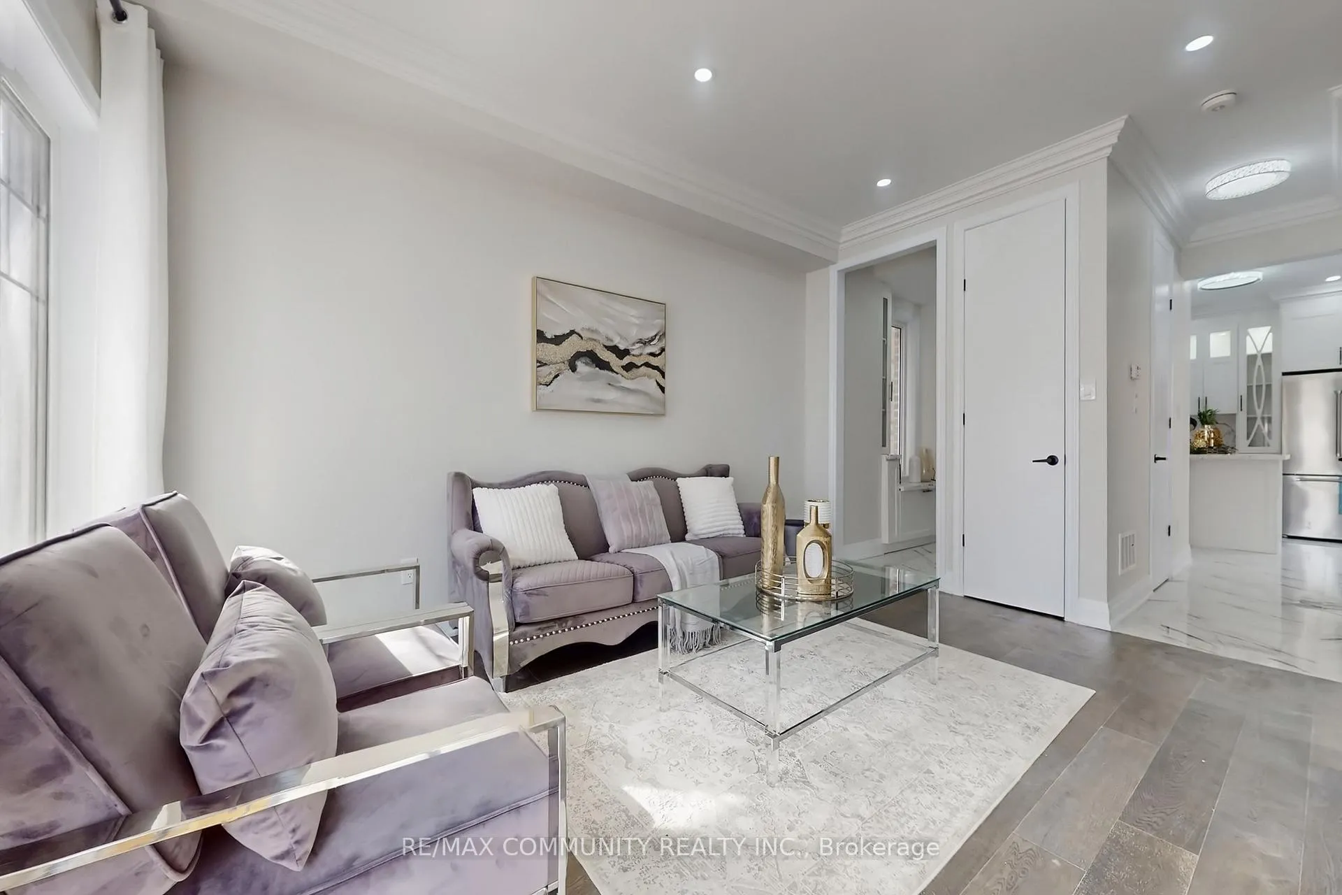Photo 5 of Unit 7, 1741 Fairport Road, Pickering, Dunbarton — HOMEH
