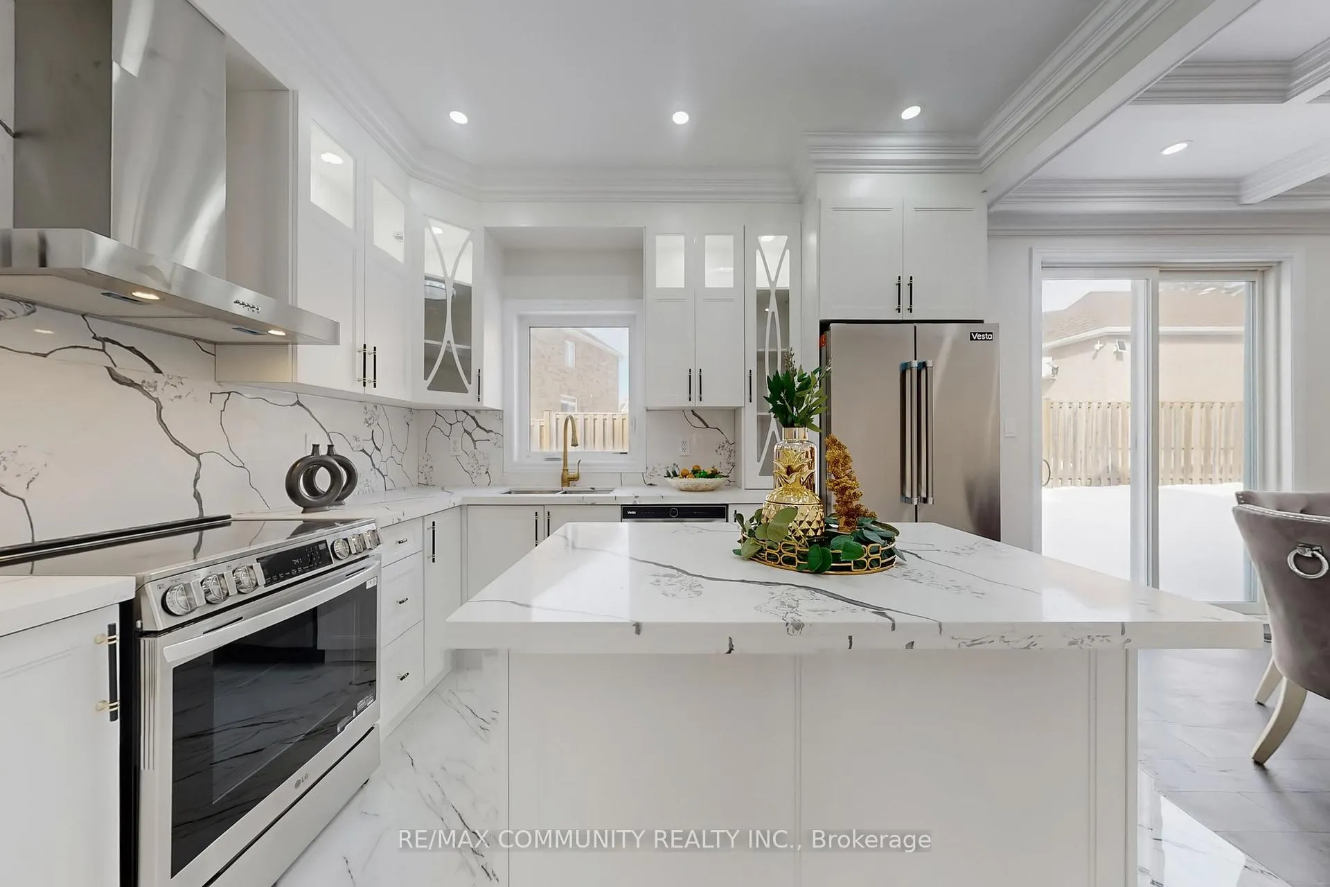 Photo 13 of Unit 7, 1741 Fairport Road, Pickering, Dunbarton — HOMEH