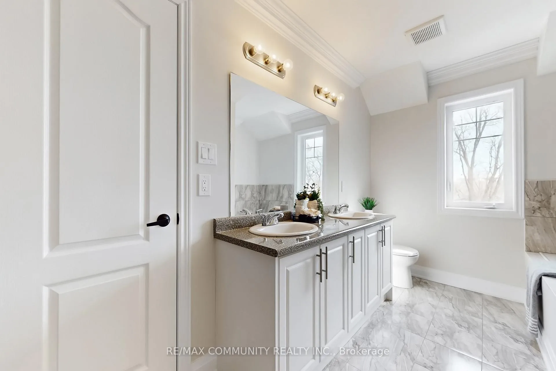 Photo 23 of Unit 7, 1741 Fairport Road, Pickering, Dunbarton — HOMEH