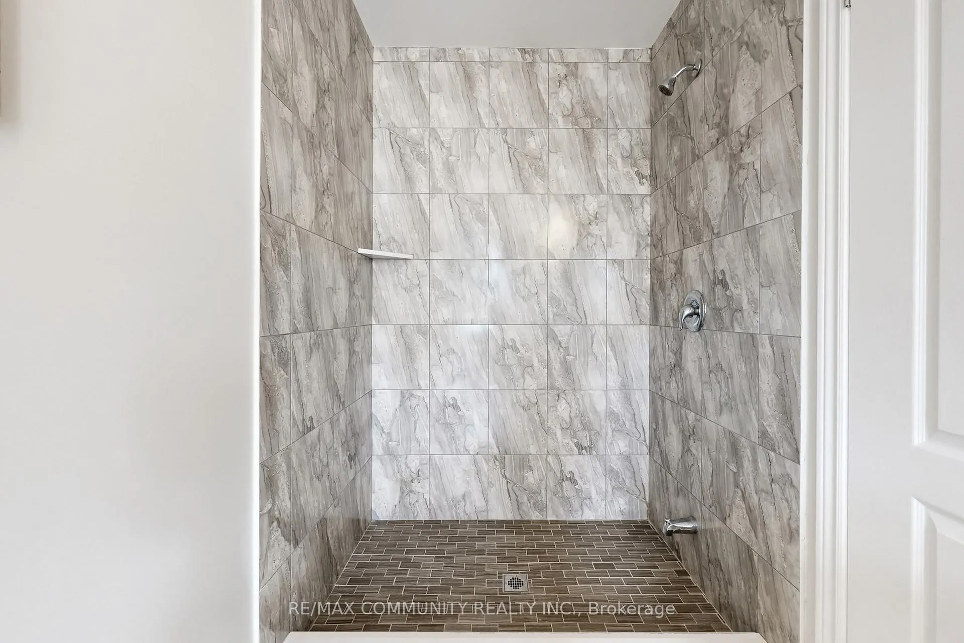 Photo 24 of Unit 7, 1741 Fairport Road, Pickering, Dunbarton — HOMEH