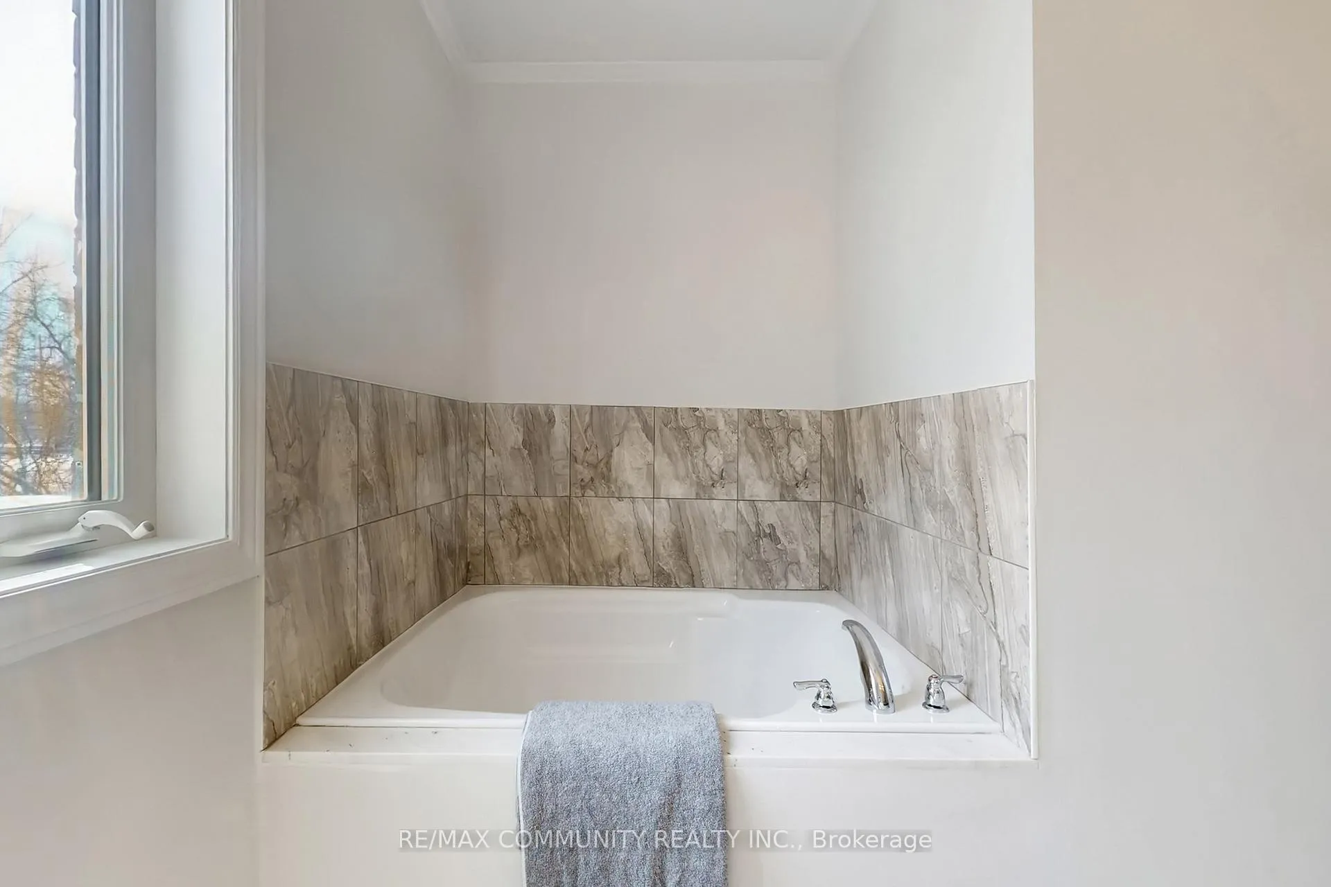 Photo 35 of Unit 7, 1741 Fairport Road, Pickering, Dunbarton — HOMEH